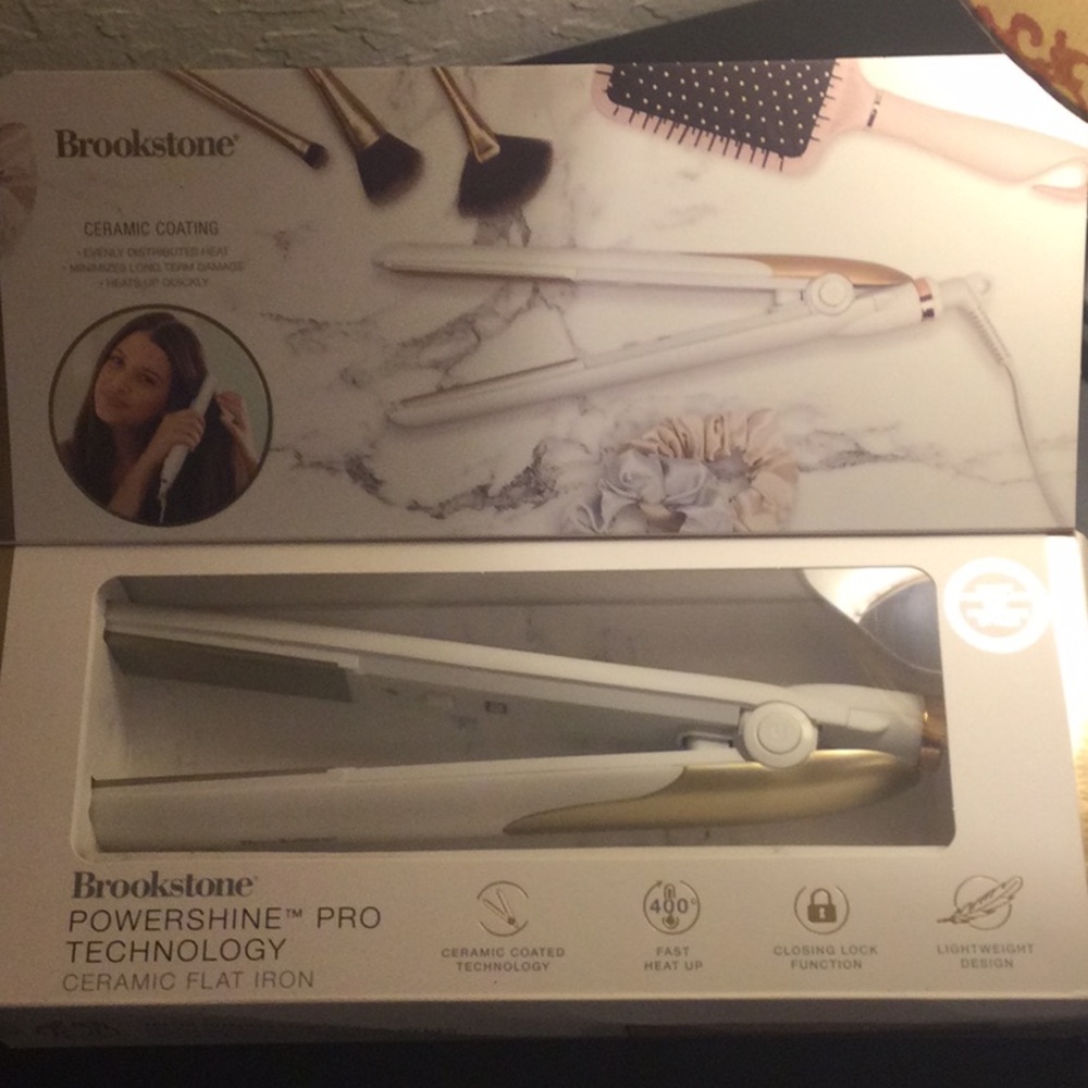 Brooks tone Powershine Pro Technology Ceramic flat iron. New in the box.